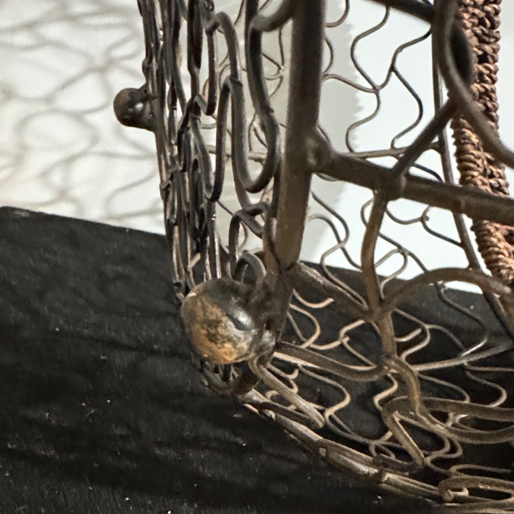 Decorative French-style wire storage basket - Picture 7 of 8